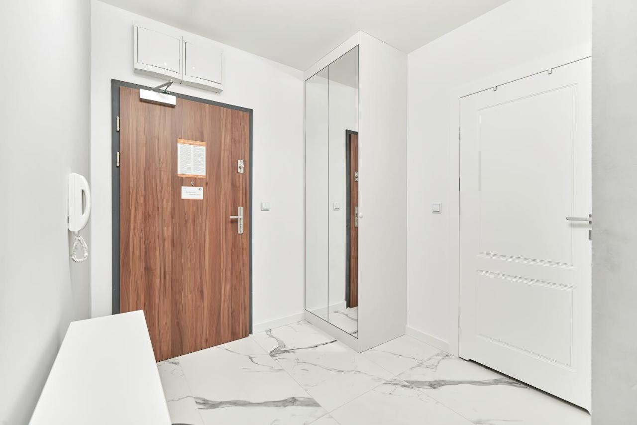 Exclusive Apartments Gwiazdzista With Free Garage Wroclaw By Noclegi Renters エクステリア 写真