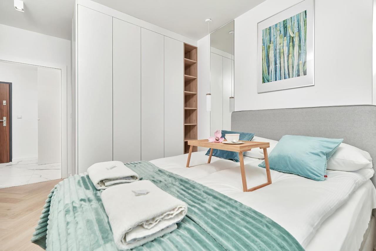 Exclusive Apartments Gwiazdzista With Free Garage Wroclaw By Noclegi Renters エクステリア 写真
