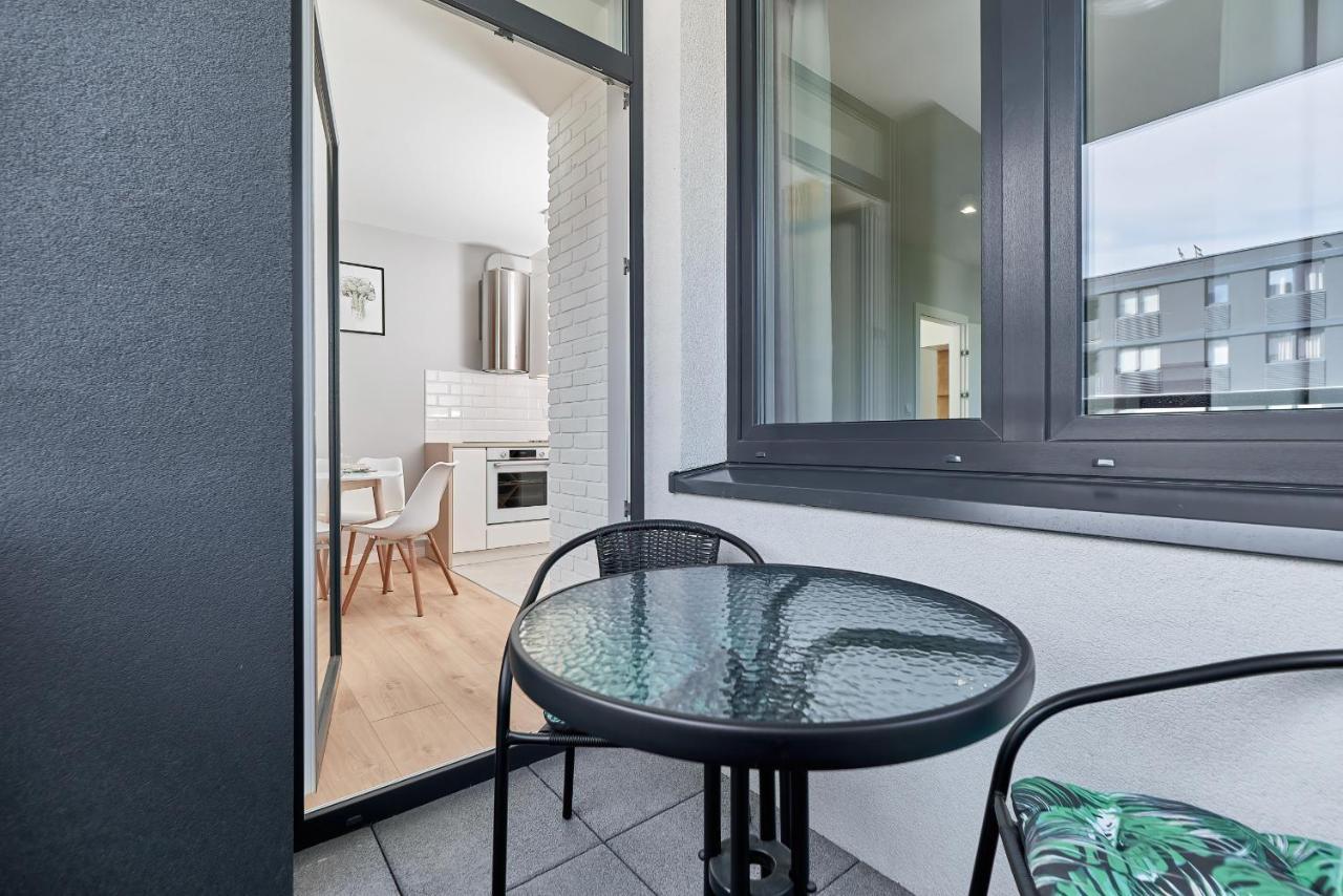 Exclusive Apartments Gwiazdzista With Free Garage Wroclaw By Noclegi Renters エクステリア 写真