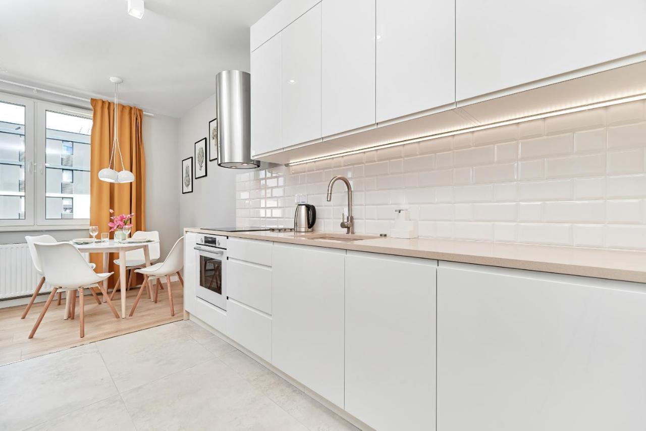 Exclusive Apartments Gwiazdzista With Free Garage Wroclaw By Noclegi Renters エクステリア 写真