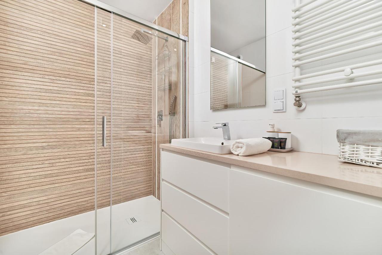 Exclusive Apartments Gwiazdzista With Free Garage Wroclaw By Noclegi Renters エクステリア 写真